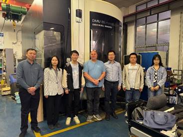 一群穿制服的人站在一起AI 生成的内容可能不正确。